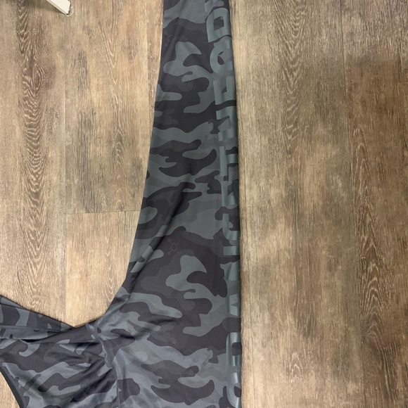 Orangetheory Camo Leggings Size Small - Picture 4 of 4